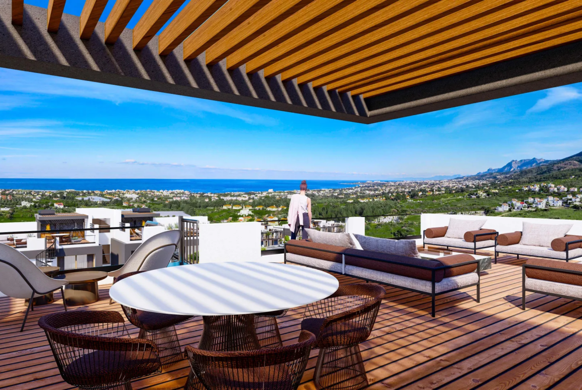 Sea and Mountain View Apartment with Roof Terrace in Lapta