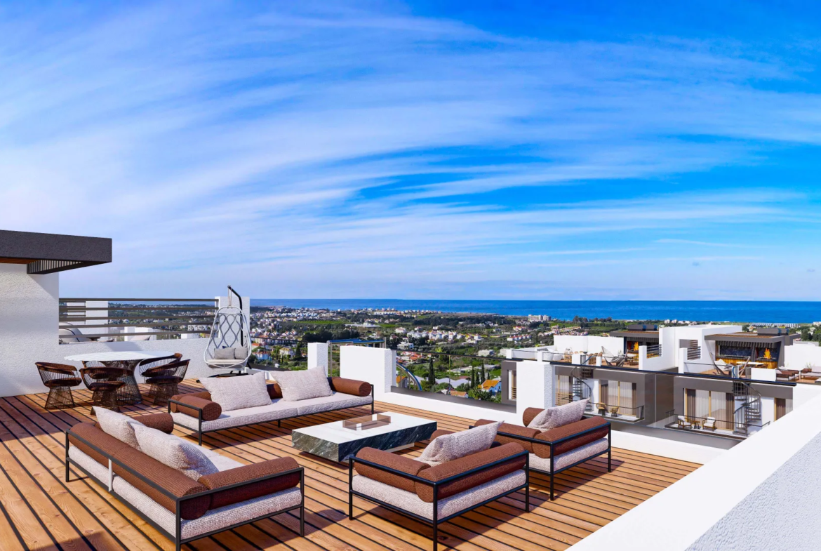 Sea and Mountain View Apartment with Roof Terrace in Lapta