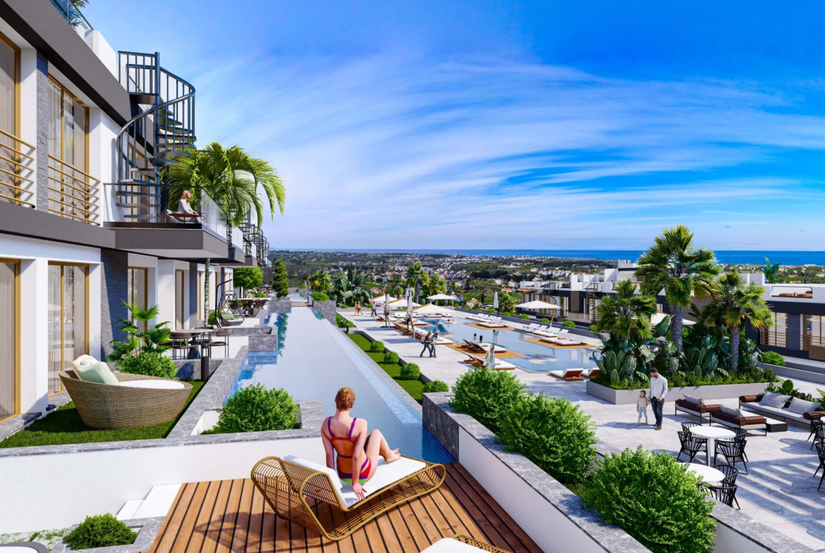 Sea and Mountain View Apartment with Roof Terrace in Lapta
